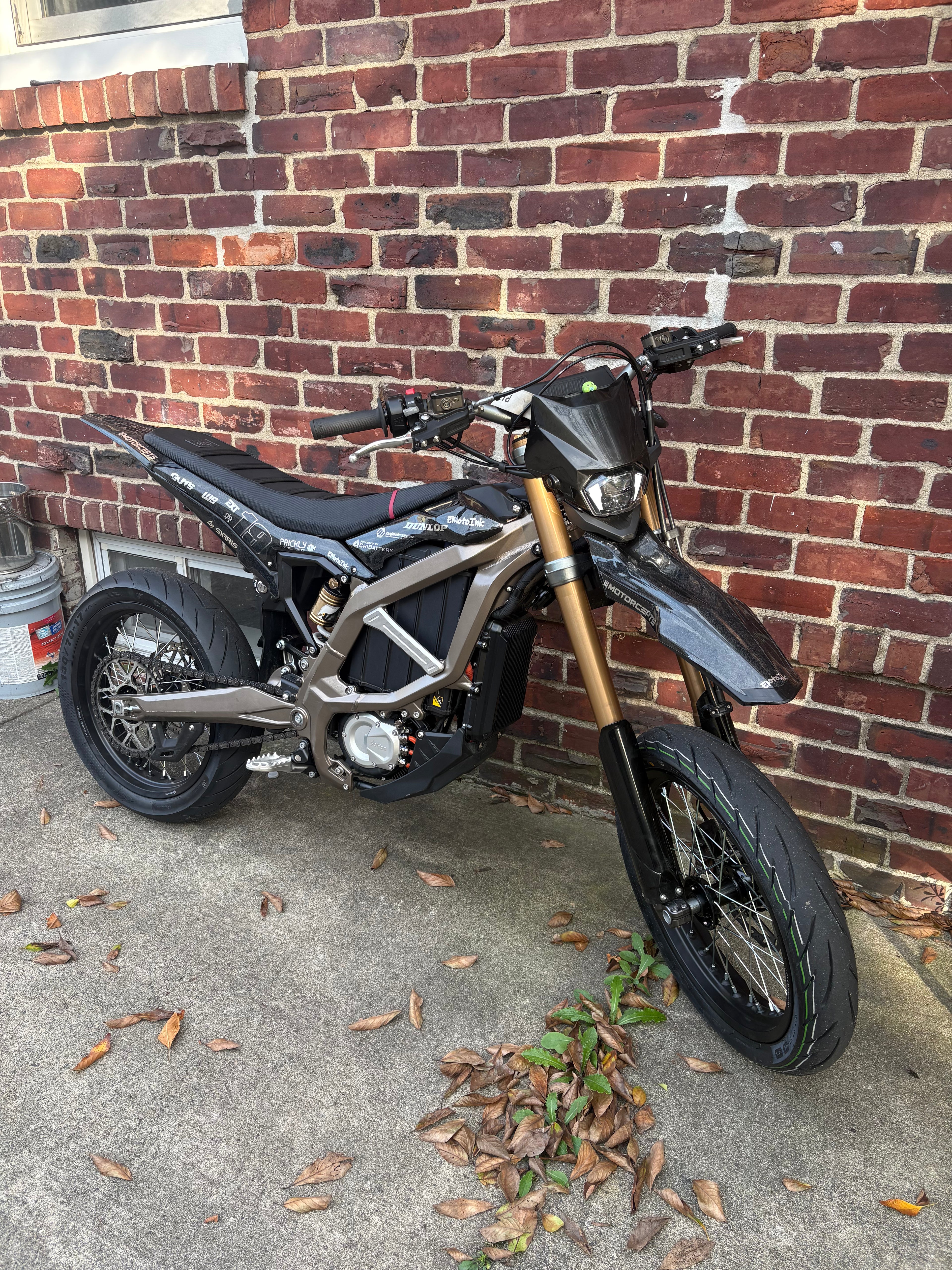 Ultra bee supermotos