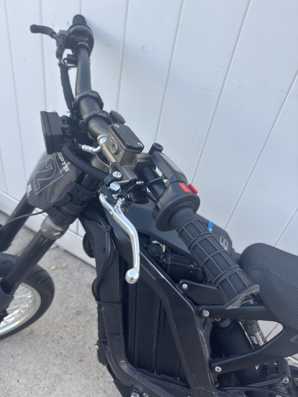 V1 Ultra Bee brakes LBX
